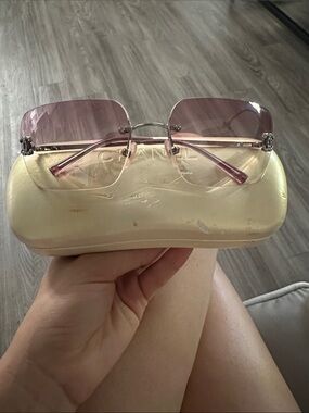 CHANEL Silver-Tone Rimless Sunglasses with Pink Gradient Lenses